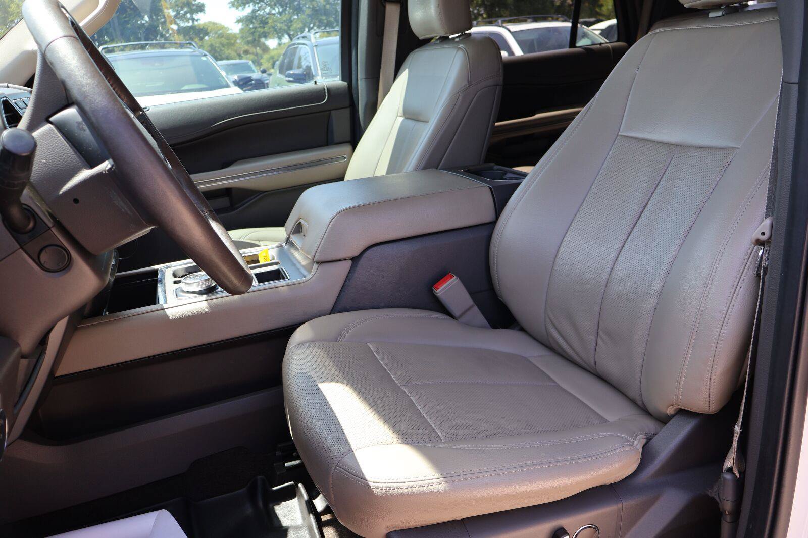 Used 2019 Ford Expedition XLT w/ Equipment Group 202A RWD image 12