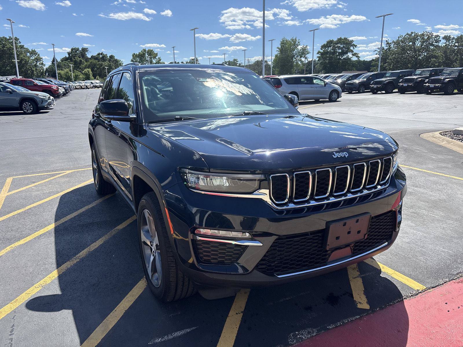 Used 2022 Jeep Grand Cherokee Limited 4xe AWD/4WD image 3