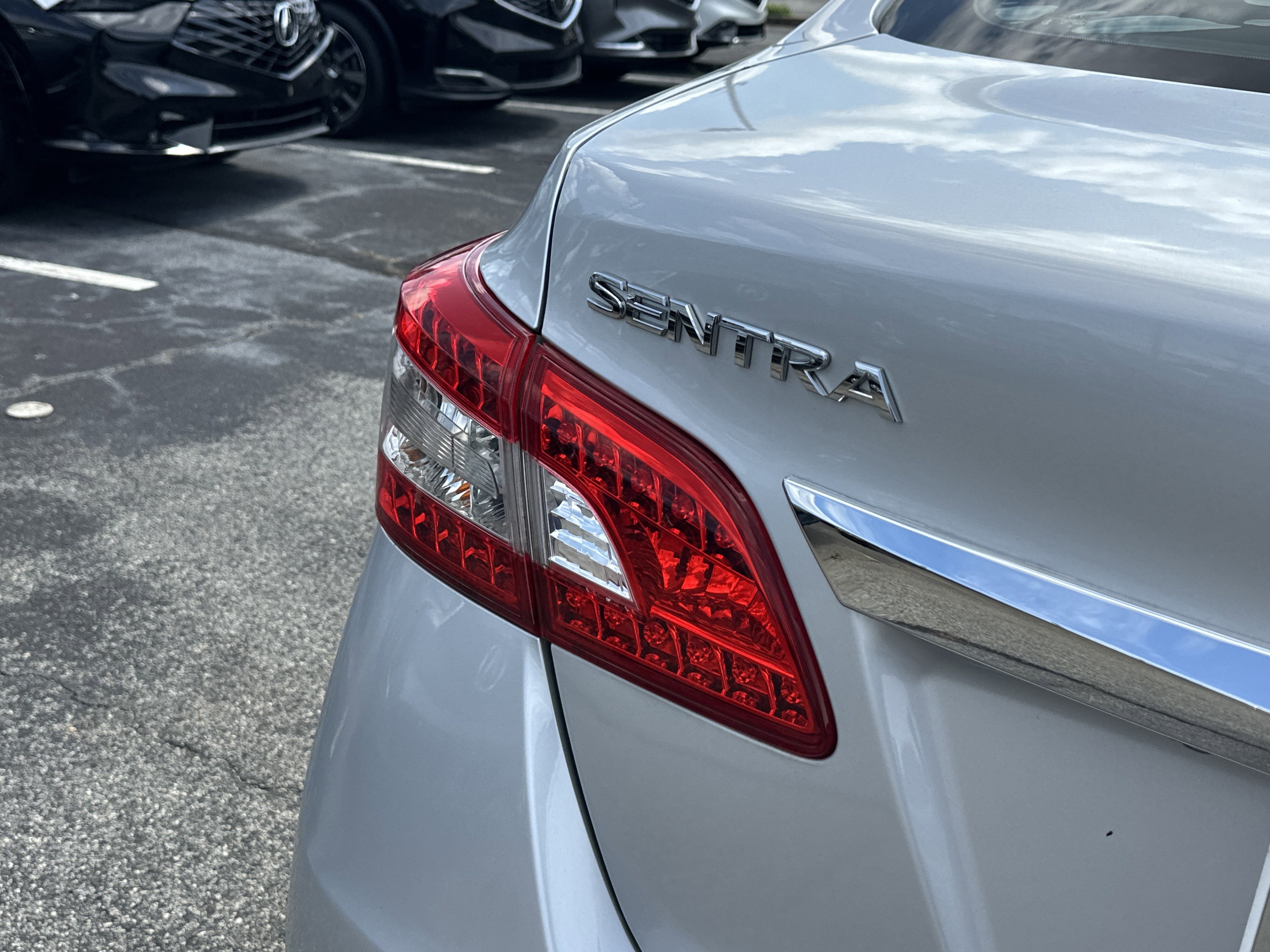 Used 2013 Nissan Sentra SL w/ Leather Pkg FWD image 18