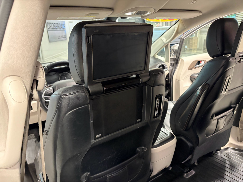 Used 2018 Chrysler Pacifica Touring-L Plus FWD image 10