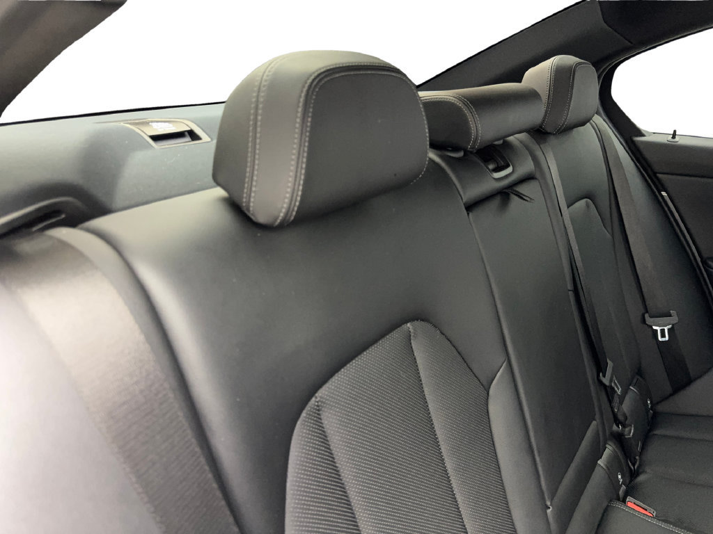 Used 2025 BMW 330i Sedan w/ Premium Package RWD image 42
