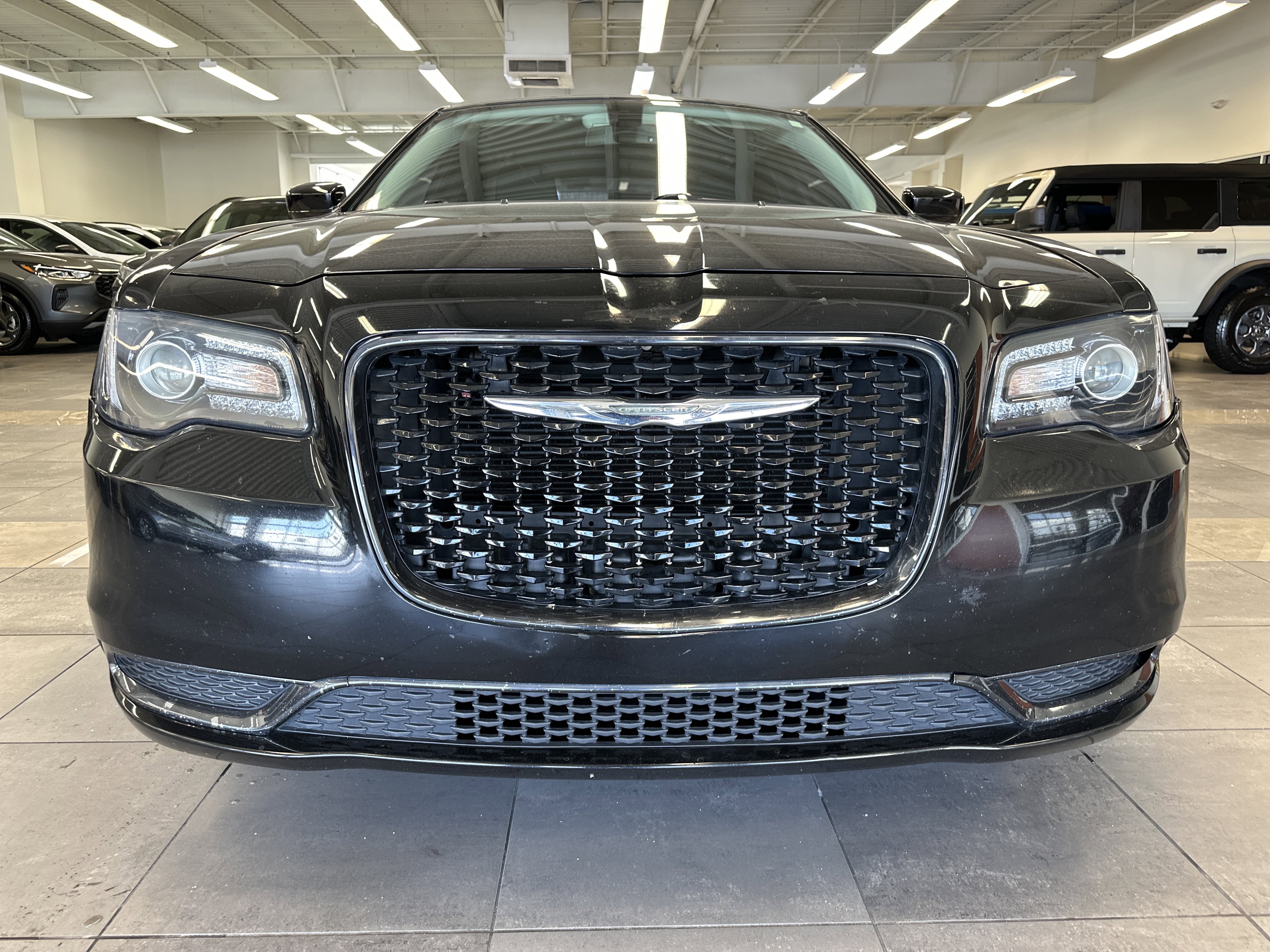 Used 2018 Chrysler 300 Touring w/ Sport Appearance Package image 18