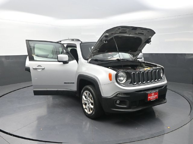 Used 2017 Jeep Renegade Latitude w/ Cold Weather Group AWD/4WD image 39