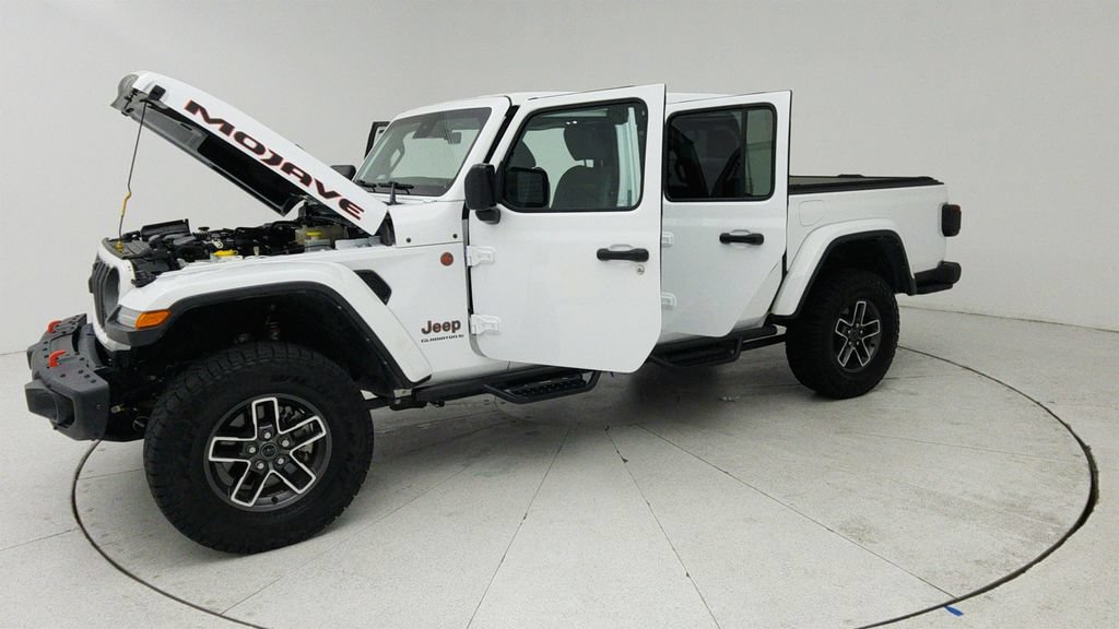 Used 2024 Jeep Gladiator Mojave AWD/4WD image 10