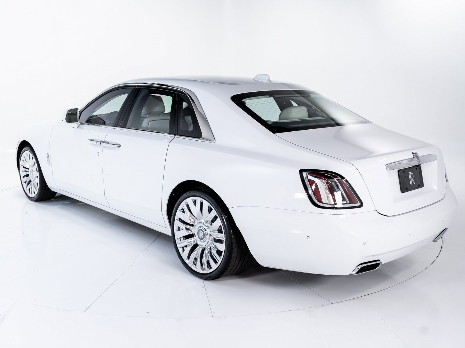 New 2025 Rolls-Royce Ghost image 3