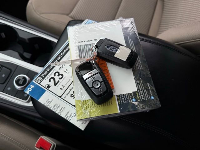 Certified 2024 Ford Explorer XLT AWD/4WD image 4
