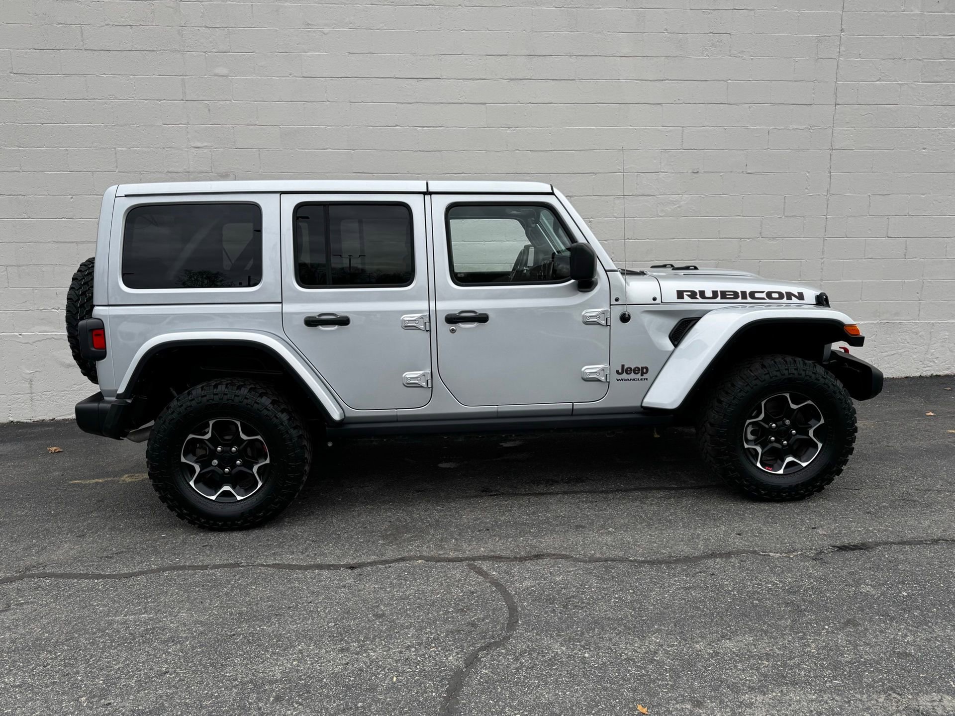 Used 2023 Jeep Wrangler Unlimited Rubicon w/ Cold Weather Group image 7