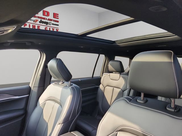 New 2025 Jeep Grand Cherokee L Limited w/ Luxury Tech Group II image 24