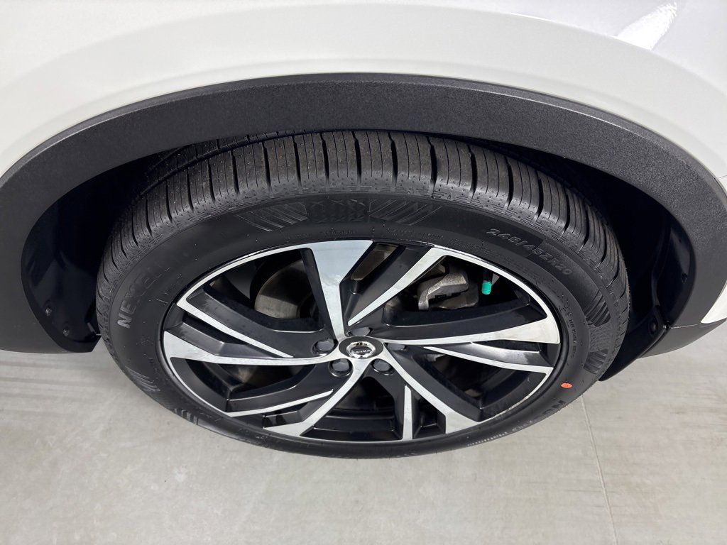 Used 2019 Volvo XC40 T5 R-Design image 11