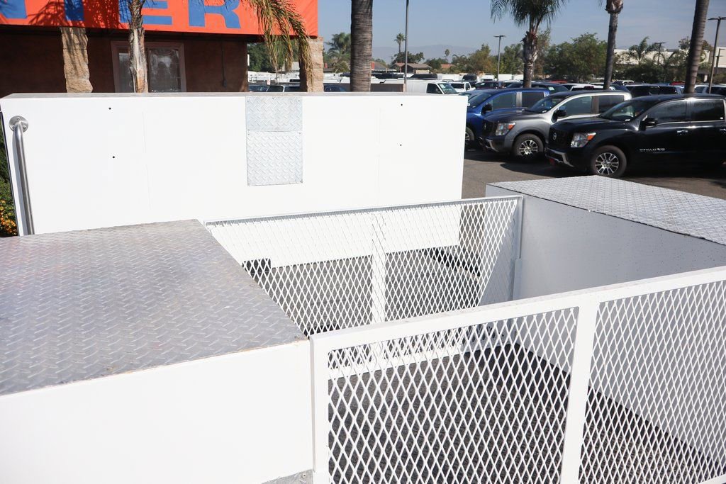 Used 2016 Ford F550 2WD Regular Cab Super Duty image 9