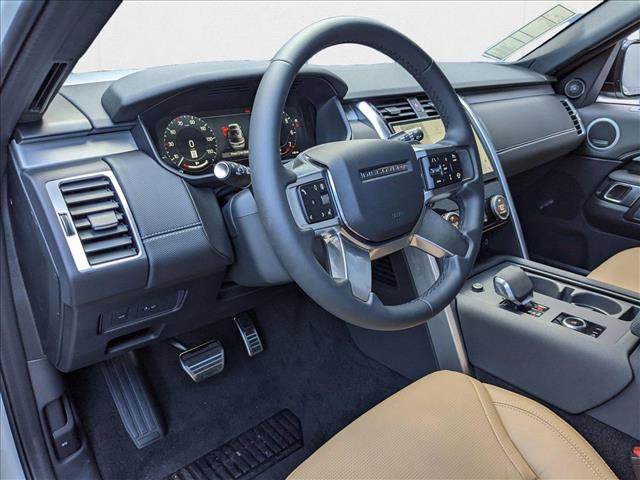 New 2025 Land Rover Discovery Dynamic SE image 3