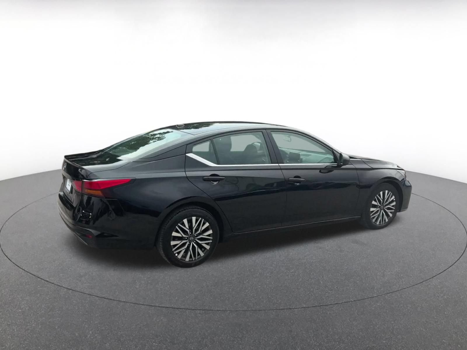 Used 2026 Nissan Altima 2.5 SV FWD image 14