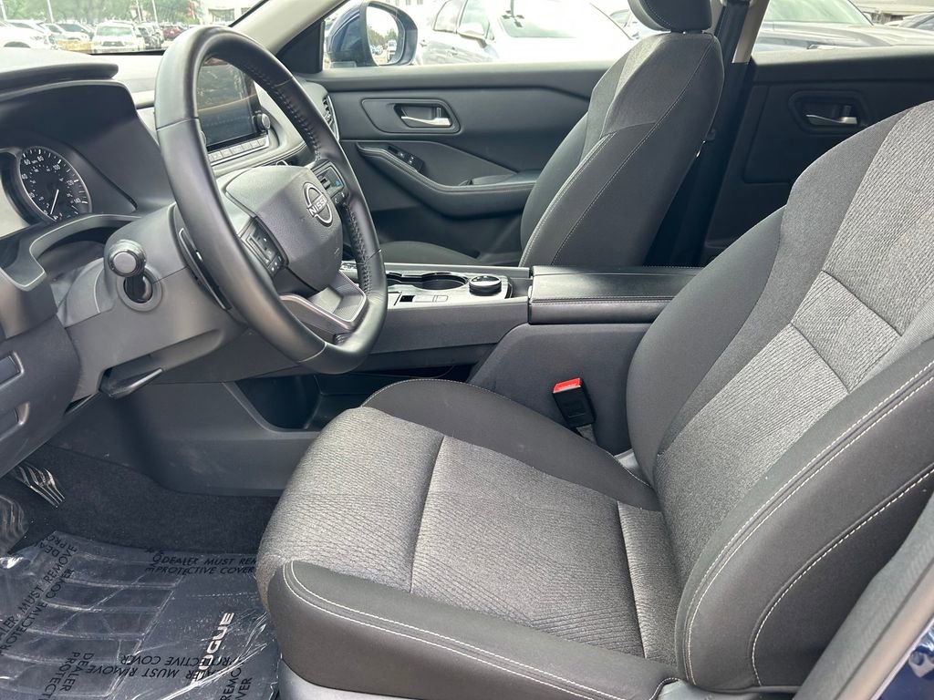 Used 2025 Nissan Rogue SV image 11