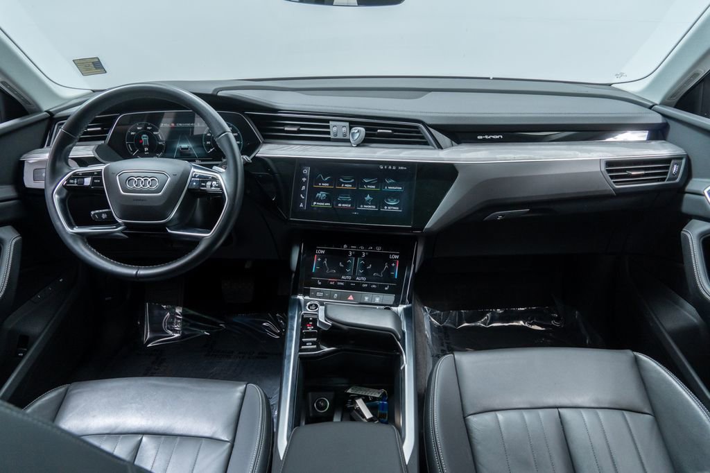 Used 2024 Audi Q8 e-tron Premium image 21
