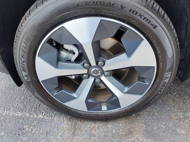 Certified 2026 Volvo XC40 B5 Plus AWD/4WD image 4