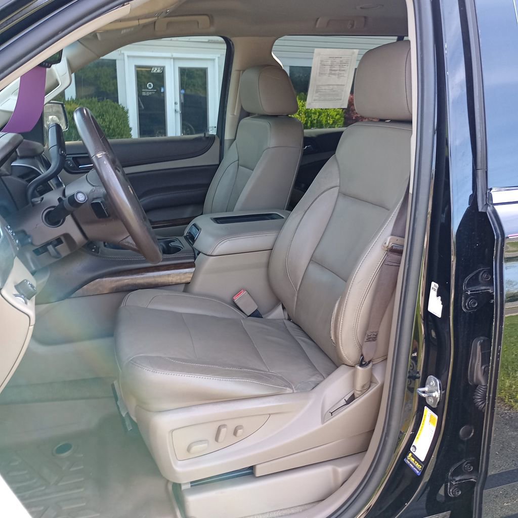 Used 2019 Chevrolet Suburban LT RWD image 15