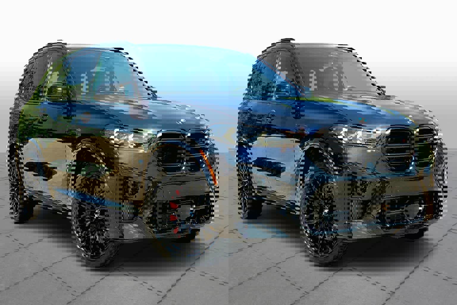 Used 2025 BMW X5 M Competition w/ Executive Package image 2