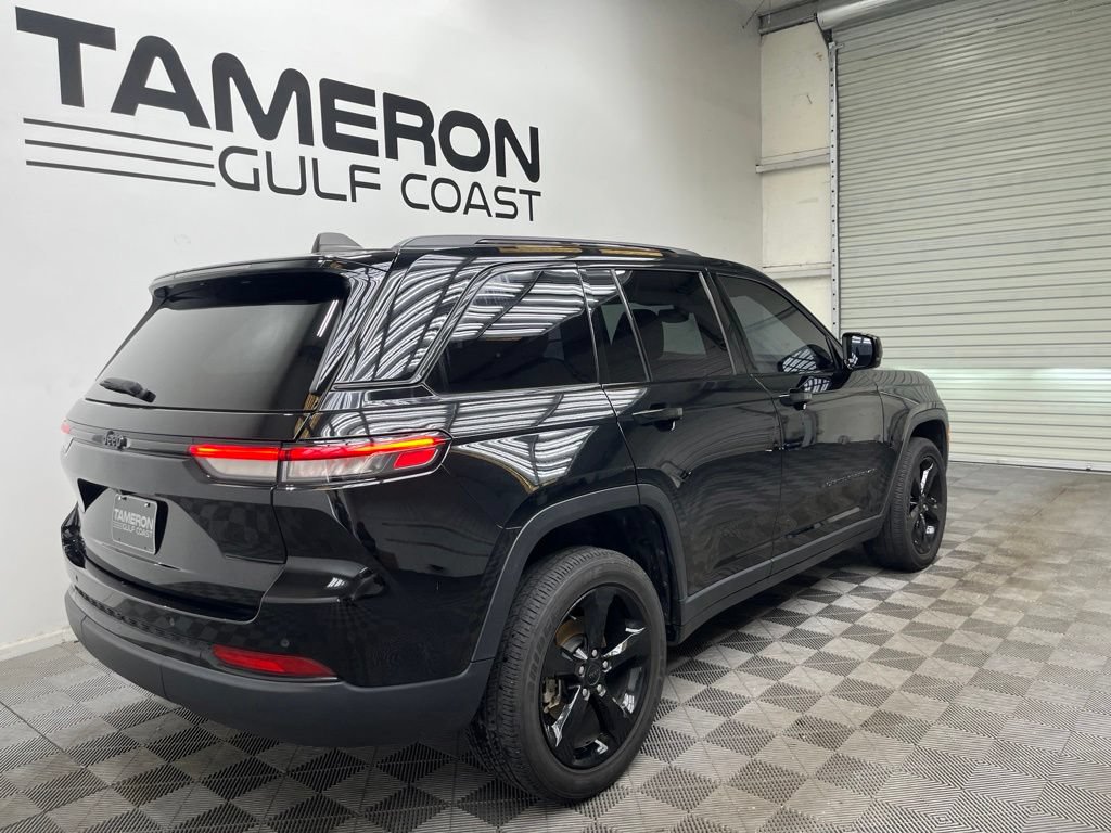 Used 2023 Jeep Grand Cherokee Altitude RWD image 7