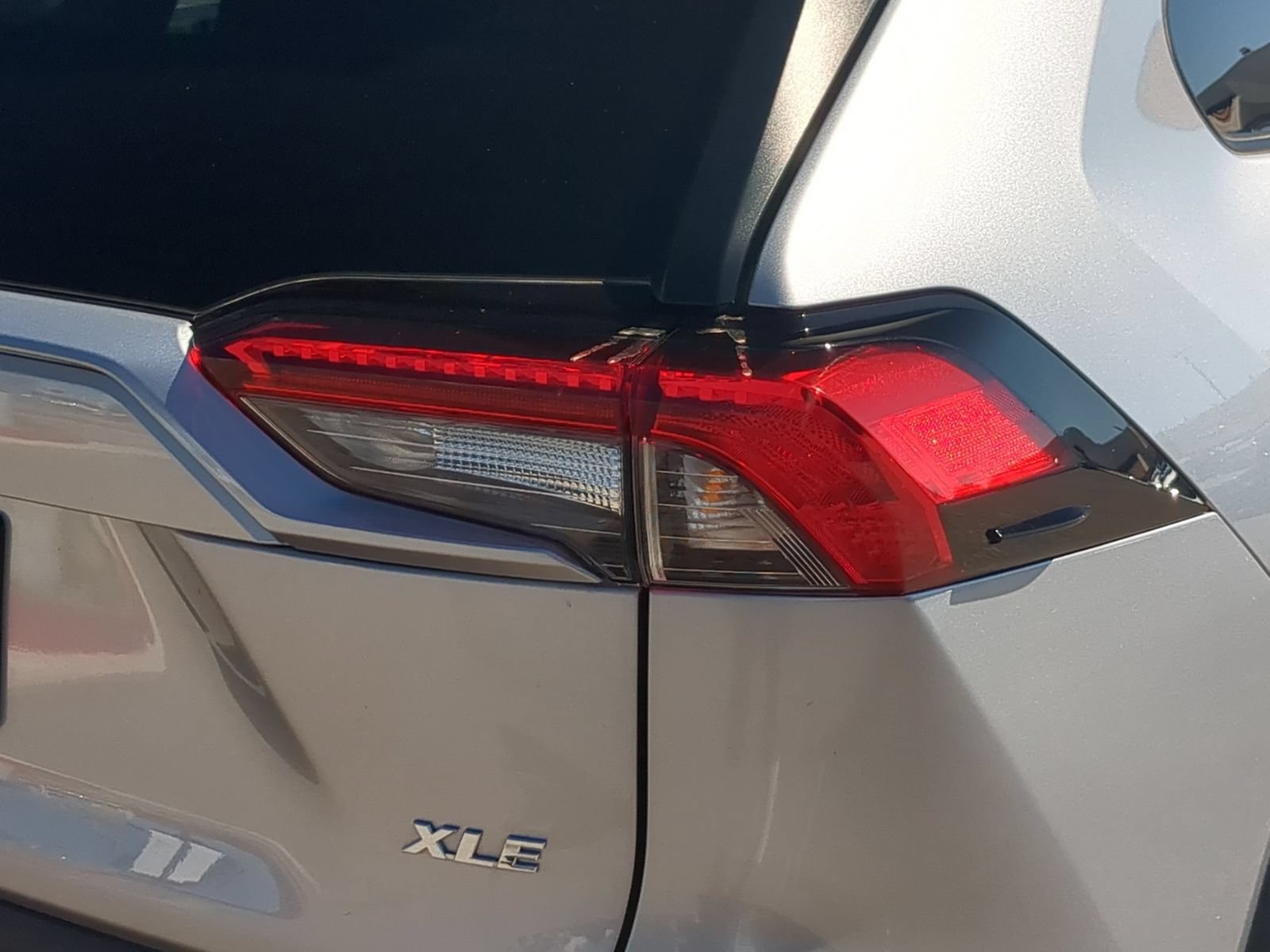Used 2025 Toyota RAV4 XLE FWD image 11