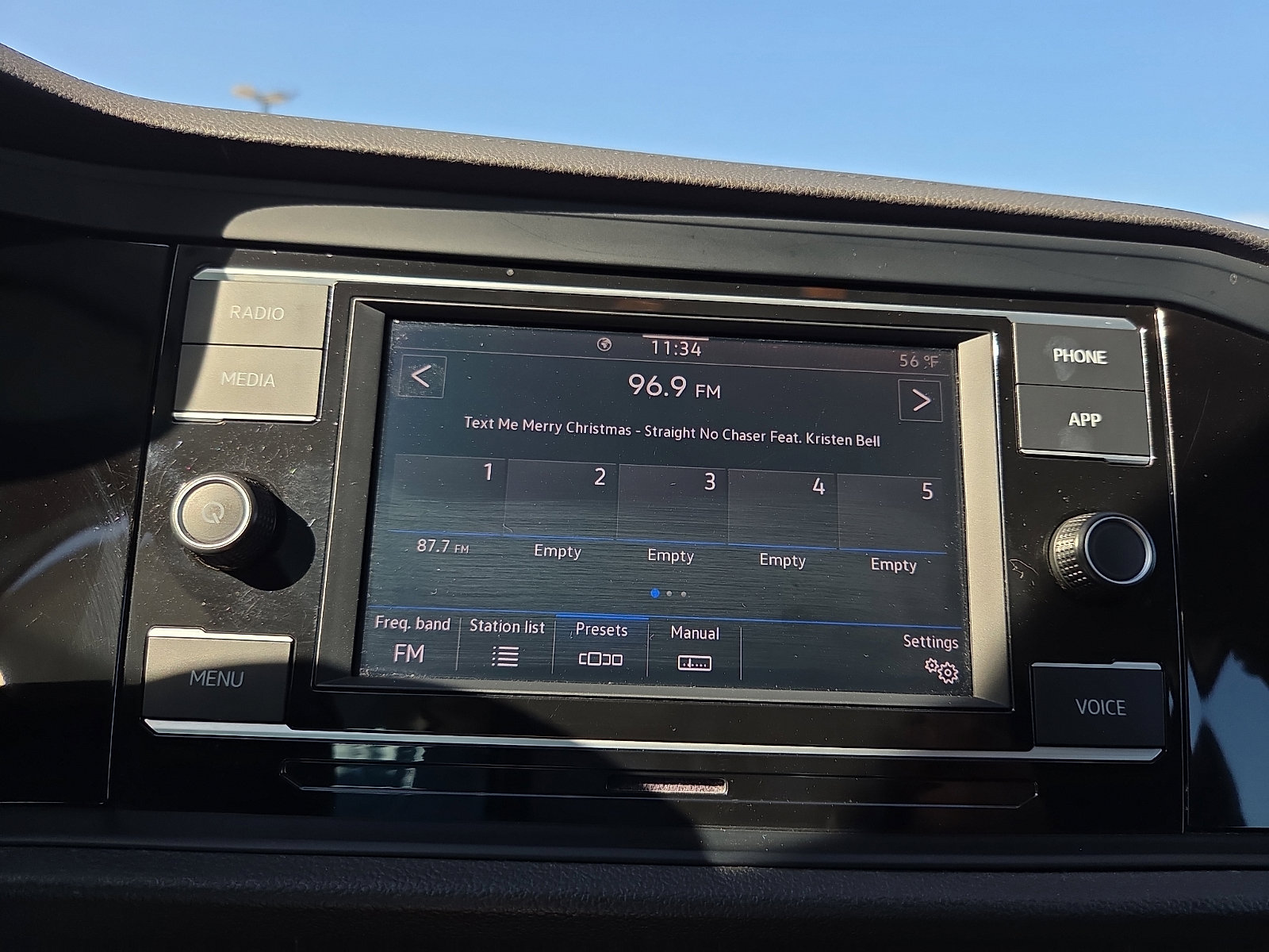 Used 2024 Volkswagen Jetta SE image 12