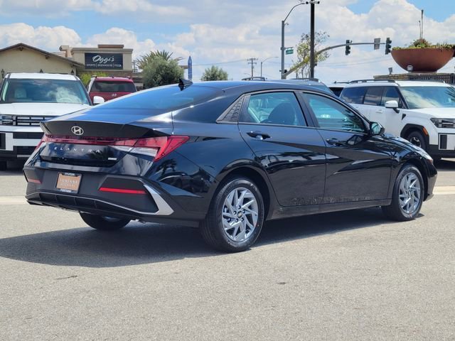New 2026 Hyundai Elantra Blue image 4