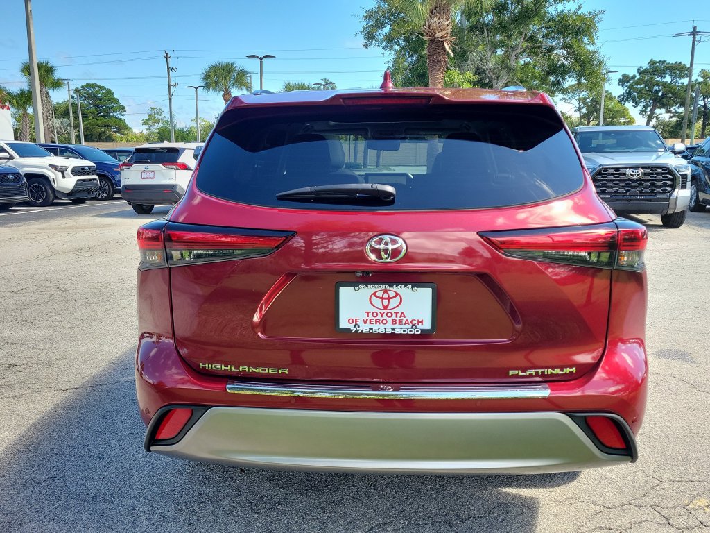 Used 2023 Toyota Highlander Platinum FWD image 5
