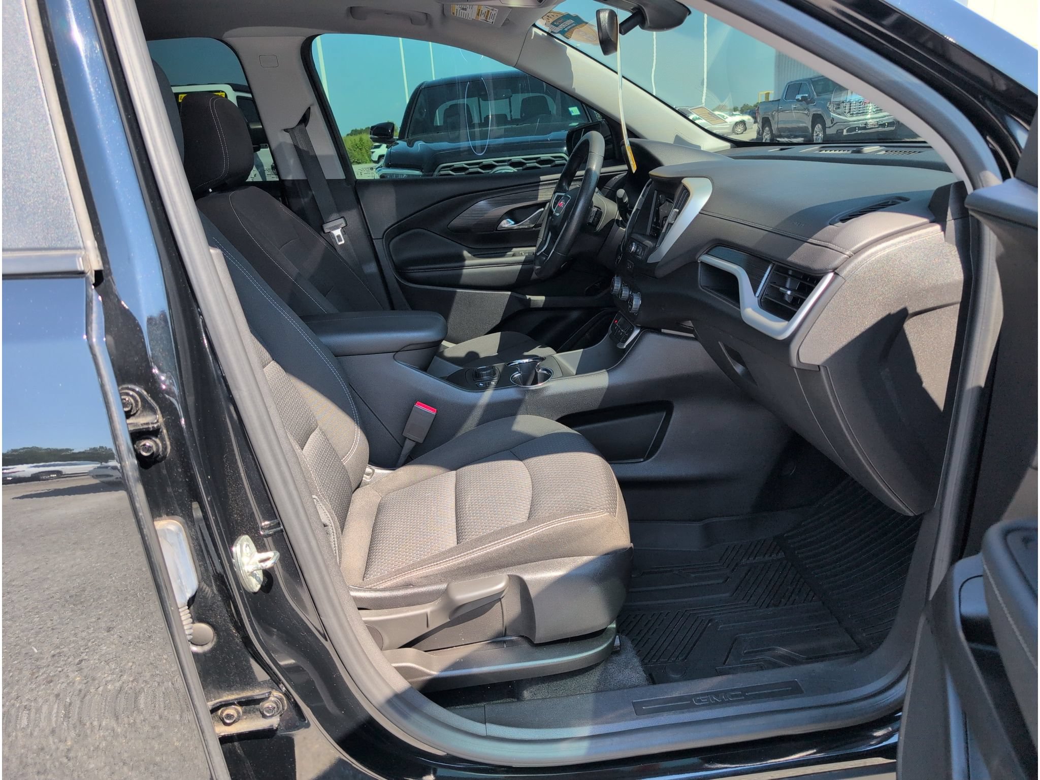 Used 2024 GMC Terrain SLE w/ Driver Convenience Package FWD image 35