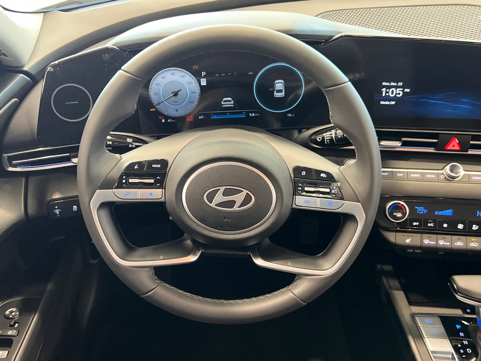 New 2025 Hyundai Elantra SEL image 13