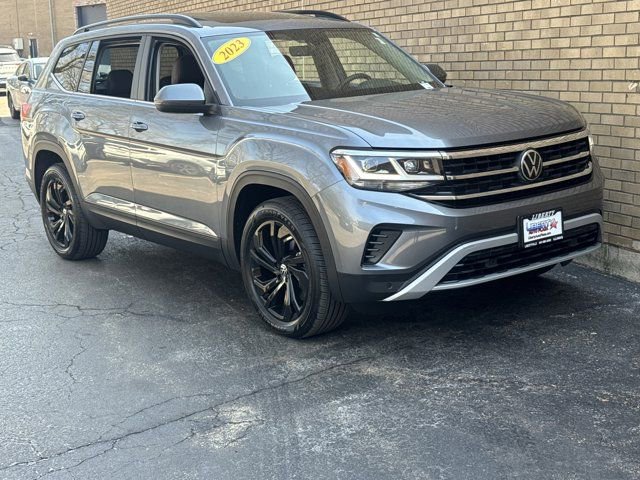 Used 2023 Volkswagen Atlas SE w/ Panoramic Sunroof Package image 2