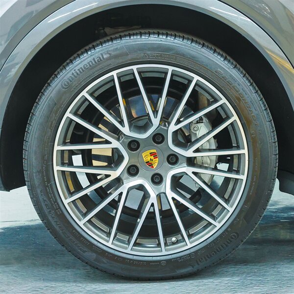 Used 2020 Porsche Cayenne Turbo AWD/4WD image 43
