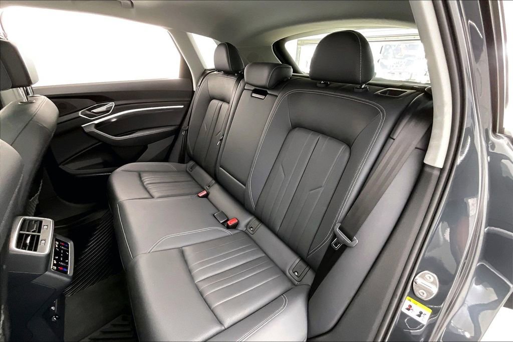 Used 2024 Audi Q8 e-tron Premium Plus w/ Premium Plus Package image 35