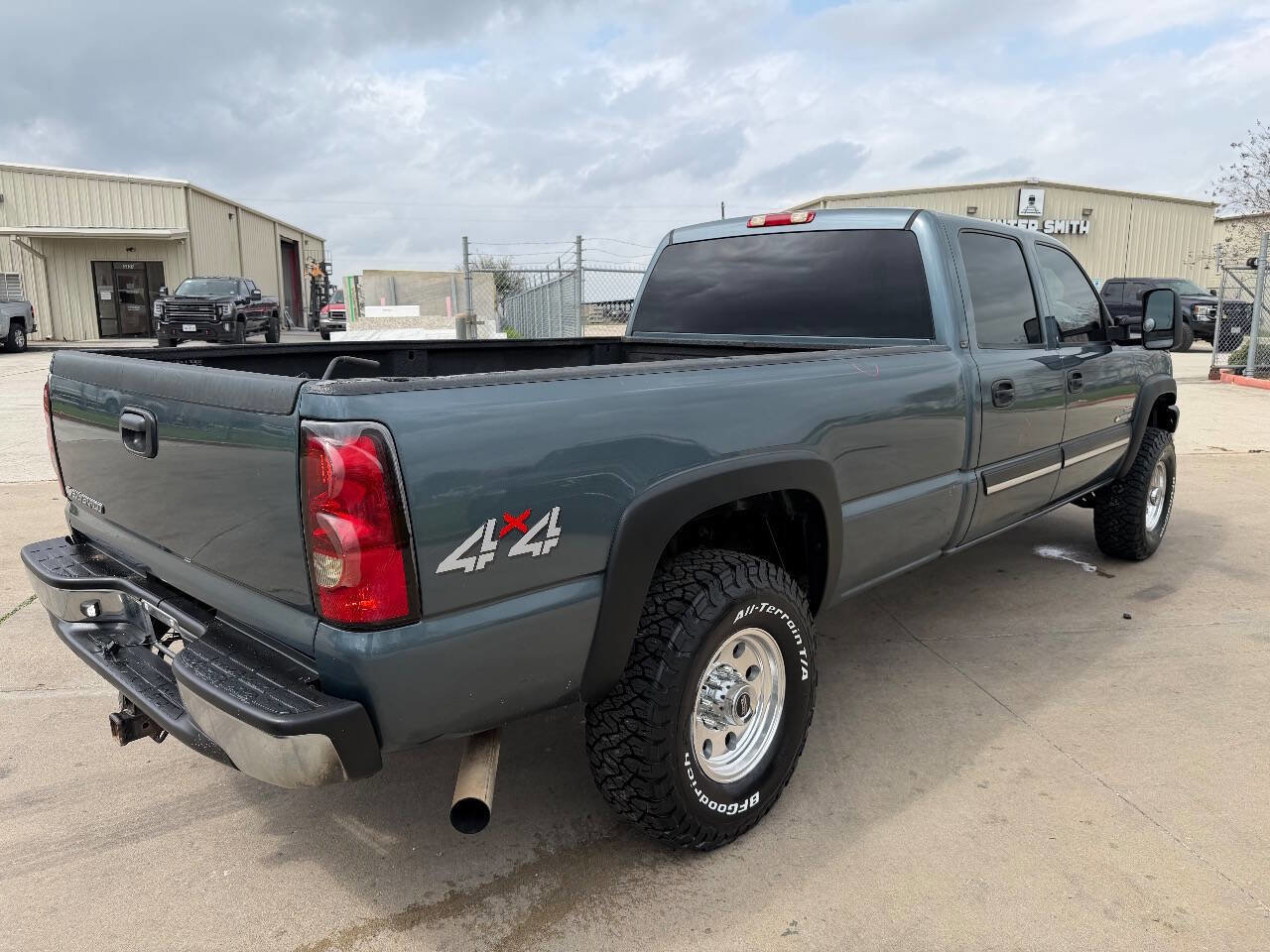 Used 2007 Chevrolet Silverado 2500 LT w/ Heavy-Duty Power Package image 8