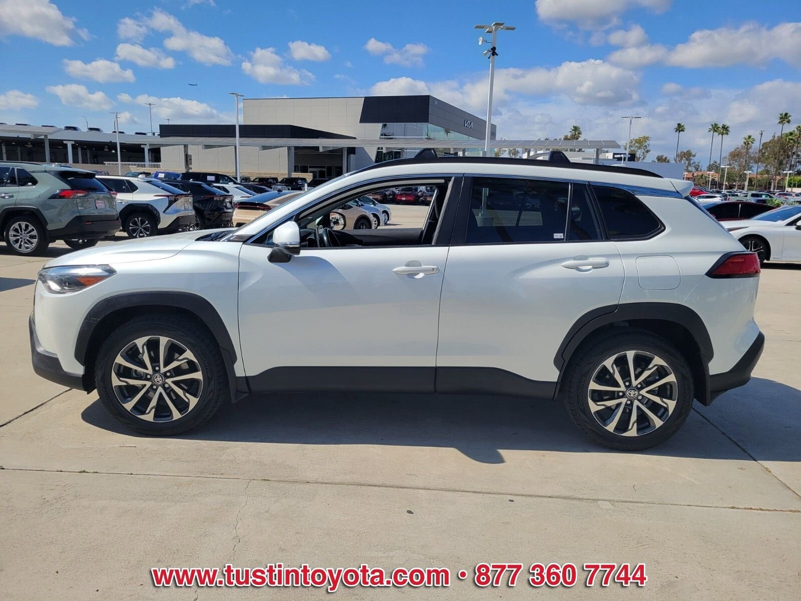 Certified 2022 Toyota Corolla Cross XLE w/ Convenience Package image 7