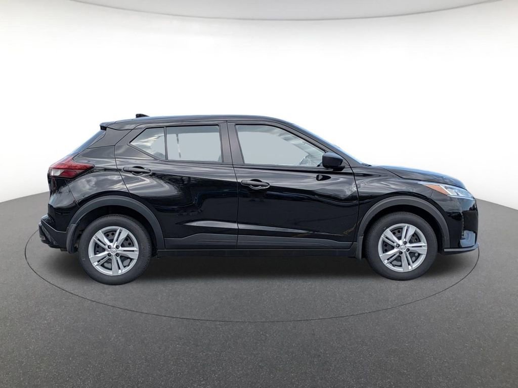 Used 2025 Nissan Kicks Play S FWD image 4