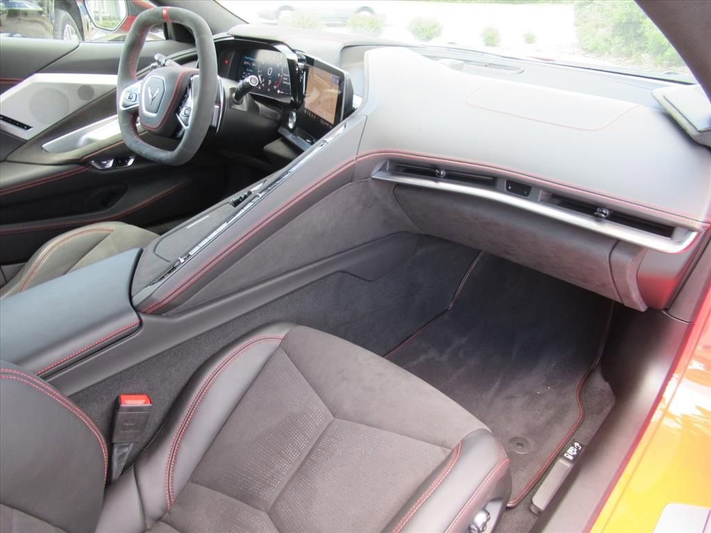 Used 2021 Chevrolet Corvette Stingray Premium Cpe w/ Z51 Performance Package image 11