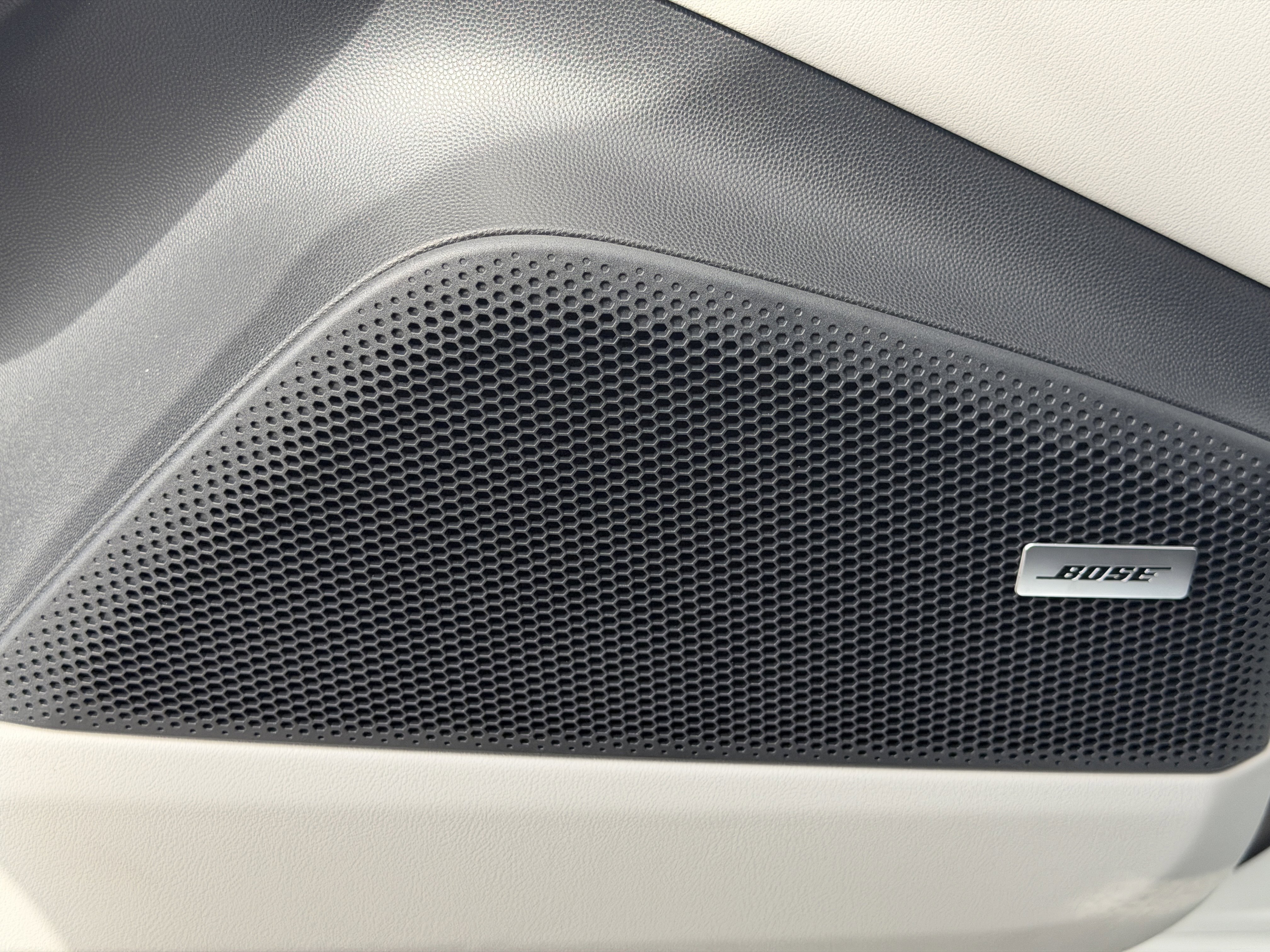 New 2026 Porsche Macan Turbo Electric image 25