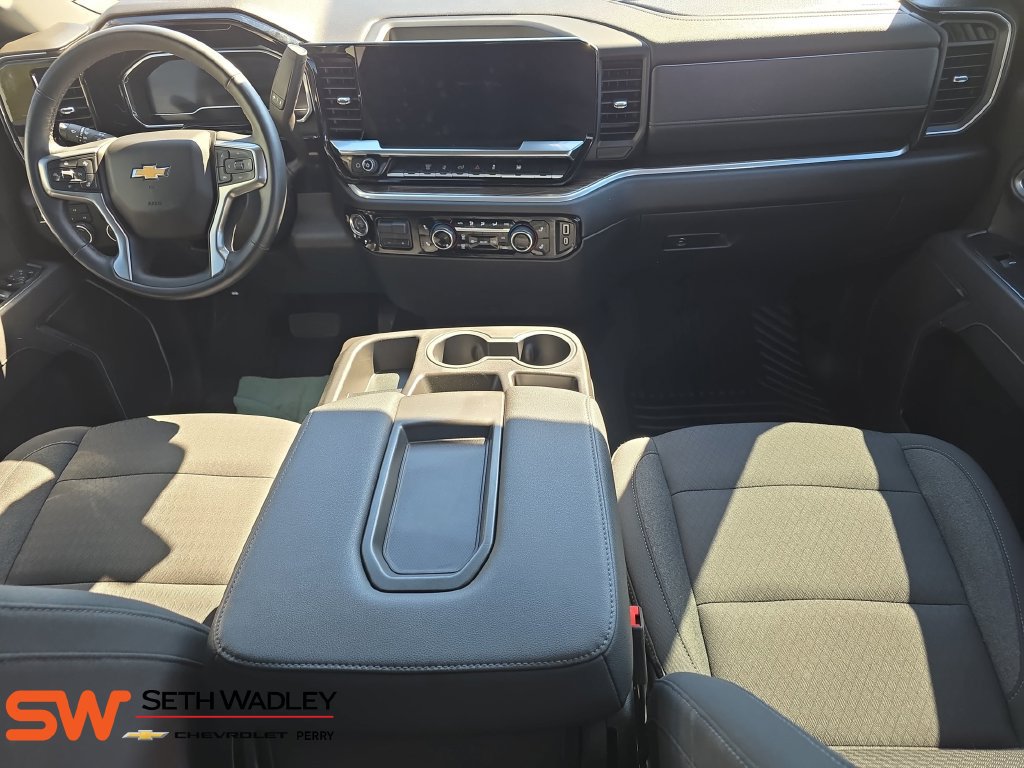 Used 2025 Chevrolet Silverado 2500 LT w/ Convenience Package AWD/4WD image 9