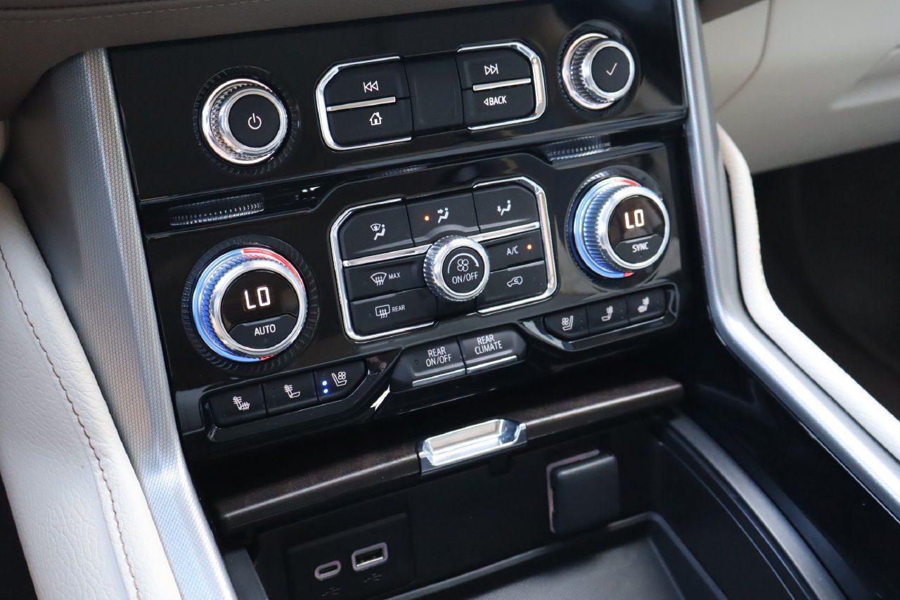Used 2024 GMC Yukon Denali RWD image 27