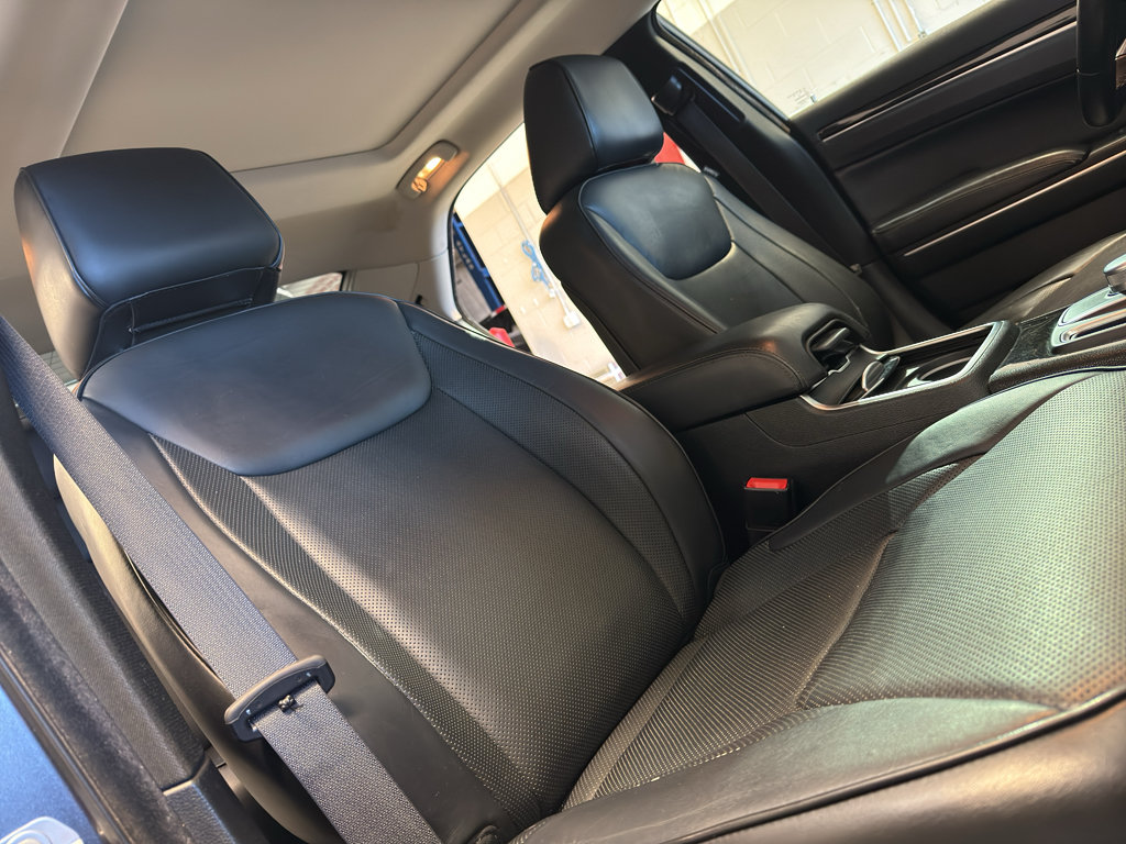 Used 2017 Chrysler 300 C AWD/4WD image 23
