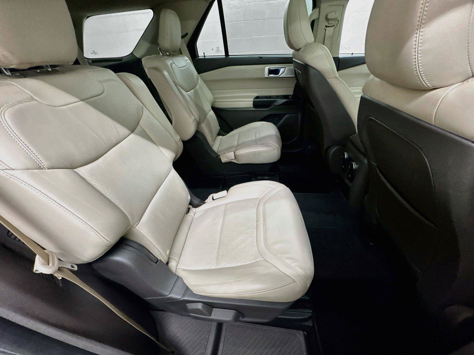 Used 2020 Ford Explorer Platinum w/ Premium Technology Package AWD/4WD image 28