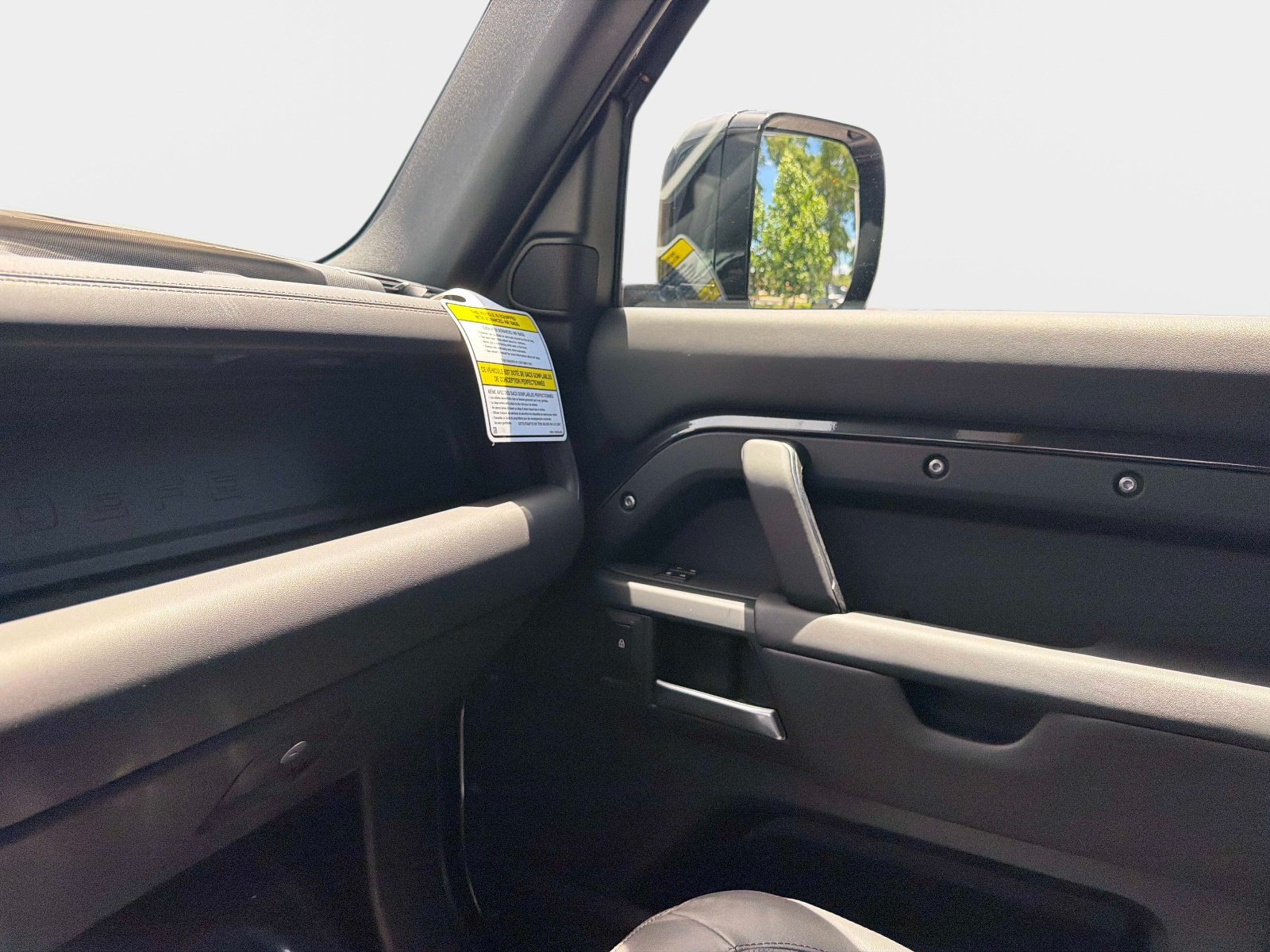 New 2026 Land Rover Defender 130 X-Dynamic SE AWD/4WD image 21