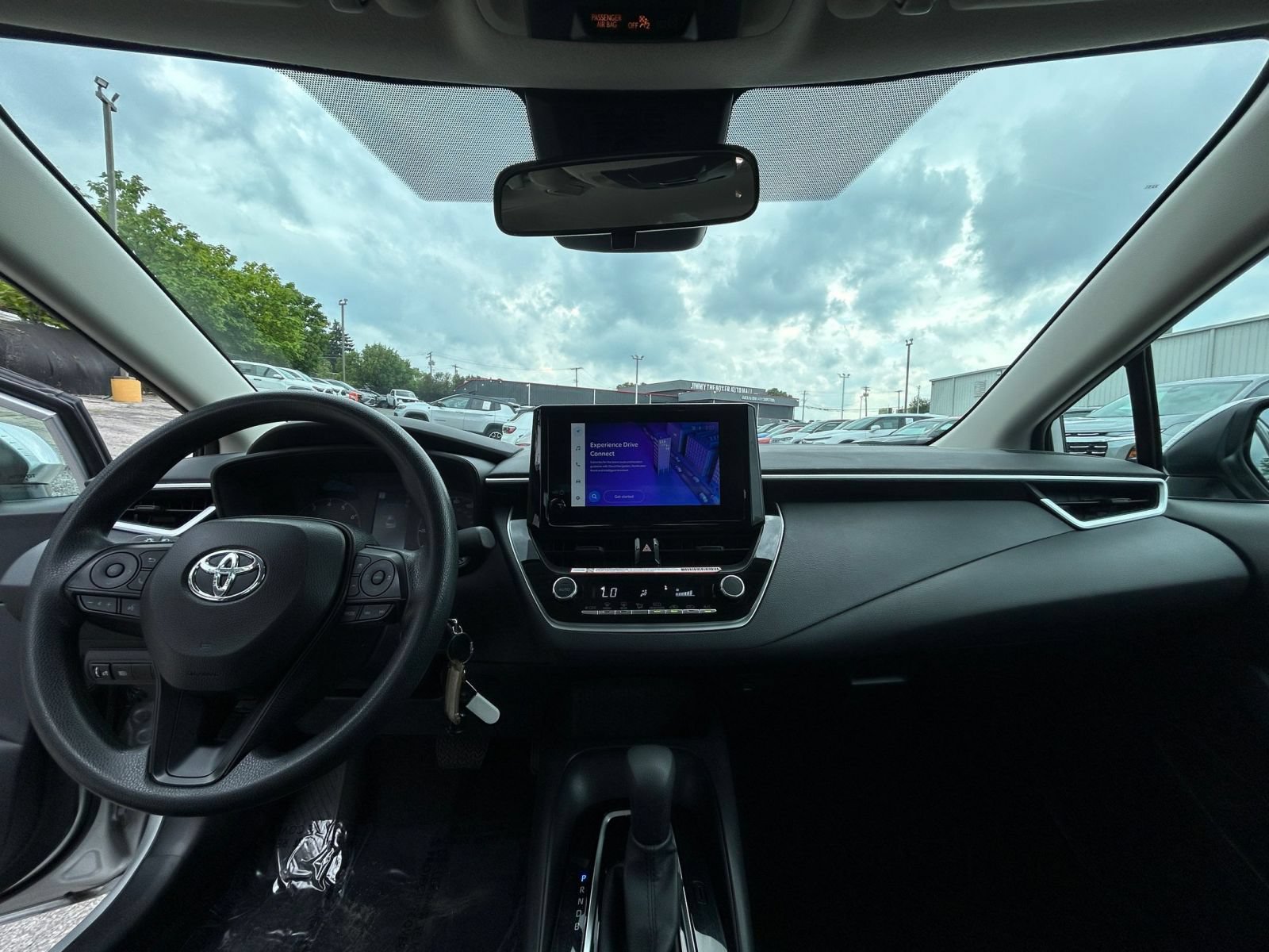 Used 2025 Toyota Corolla LE FWD image 27