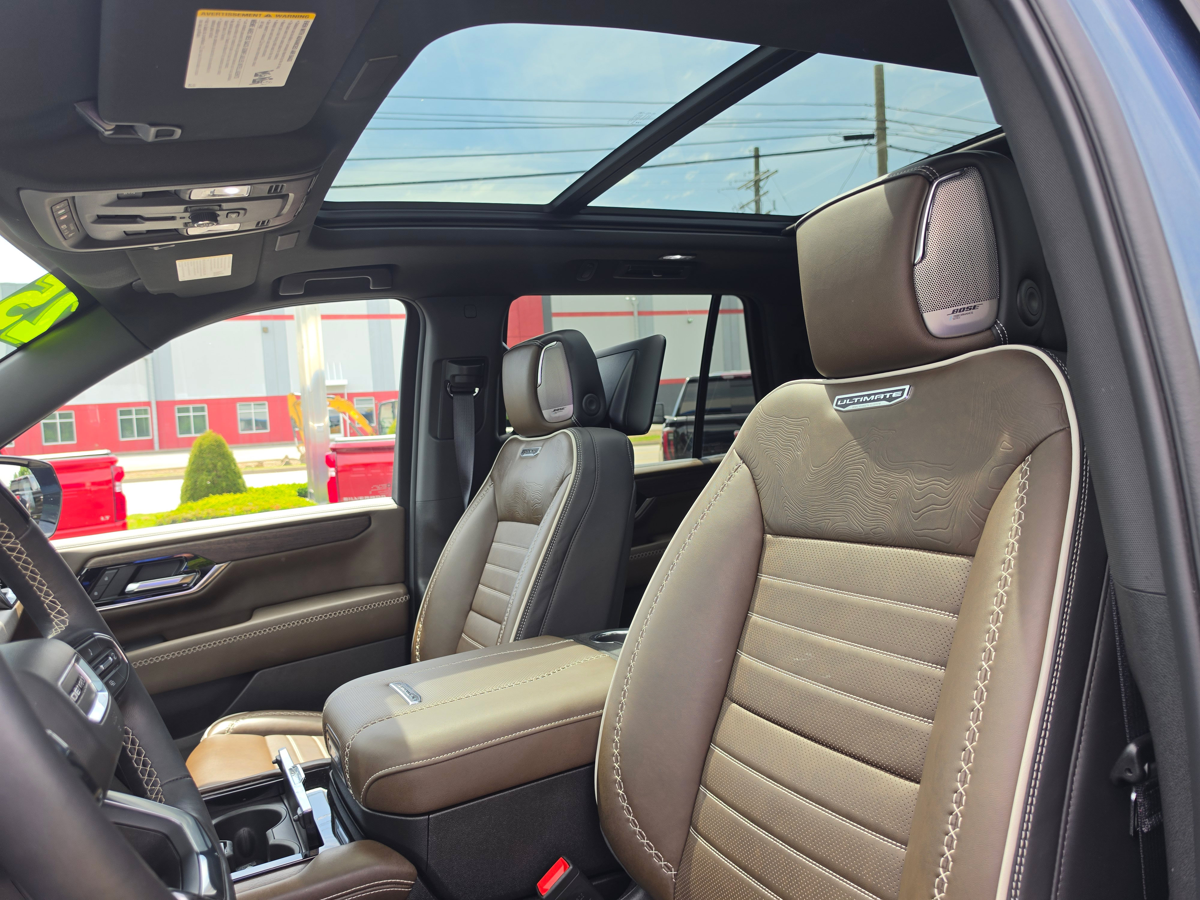Used 2025 GMC Yukon Denali Ultimate AWD/4WD image 13