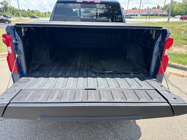 Used 2024 Chevrolet Silverado 1500 High Country w/ Z71 Off-Road Package AWD/4WD image 8