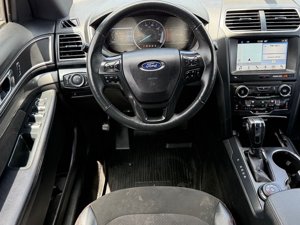 Used 2018 Ford Explorer XLT w/ Equipment Group 202A AWD/4WD image 17