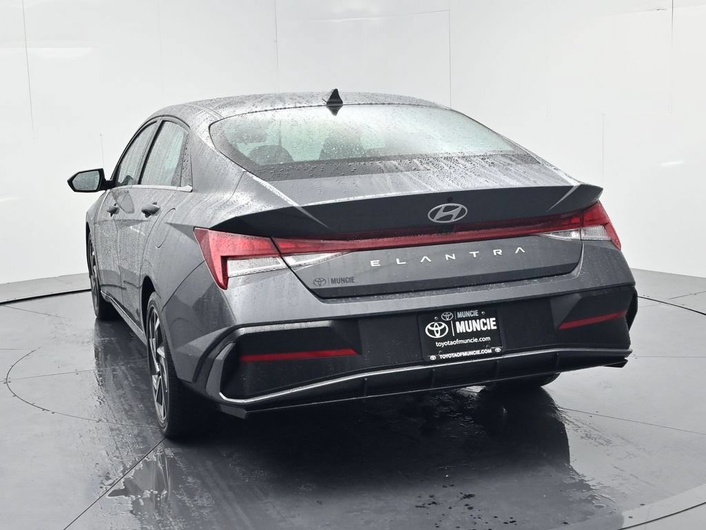 Used 2025 Hyundai Elantra SEL FWD image 6