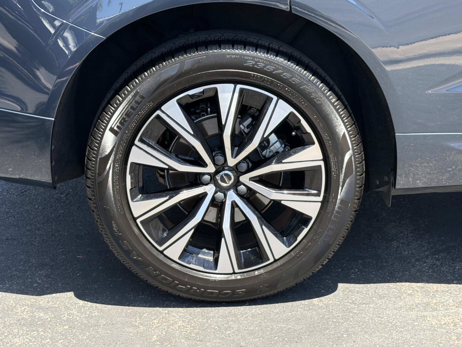 Certified 2024 Volvo XC60 B5 Plus AWD/4WD image 27