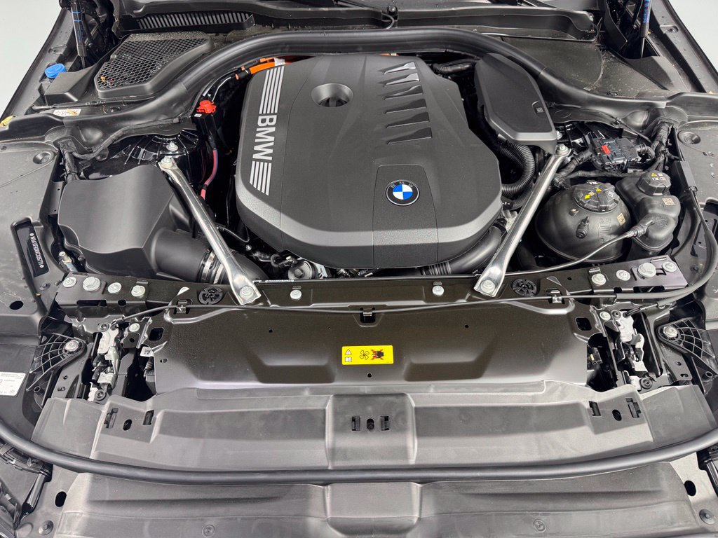 New 2027 BMW 550e xDrive AWD/4WD image 9