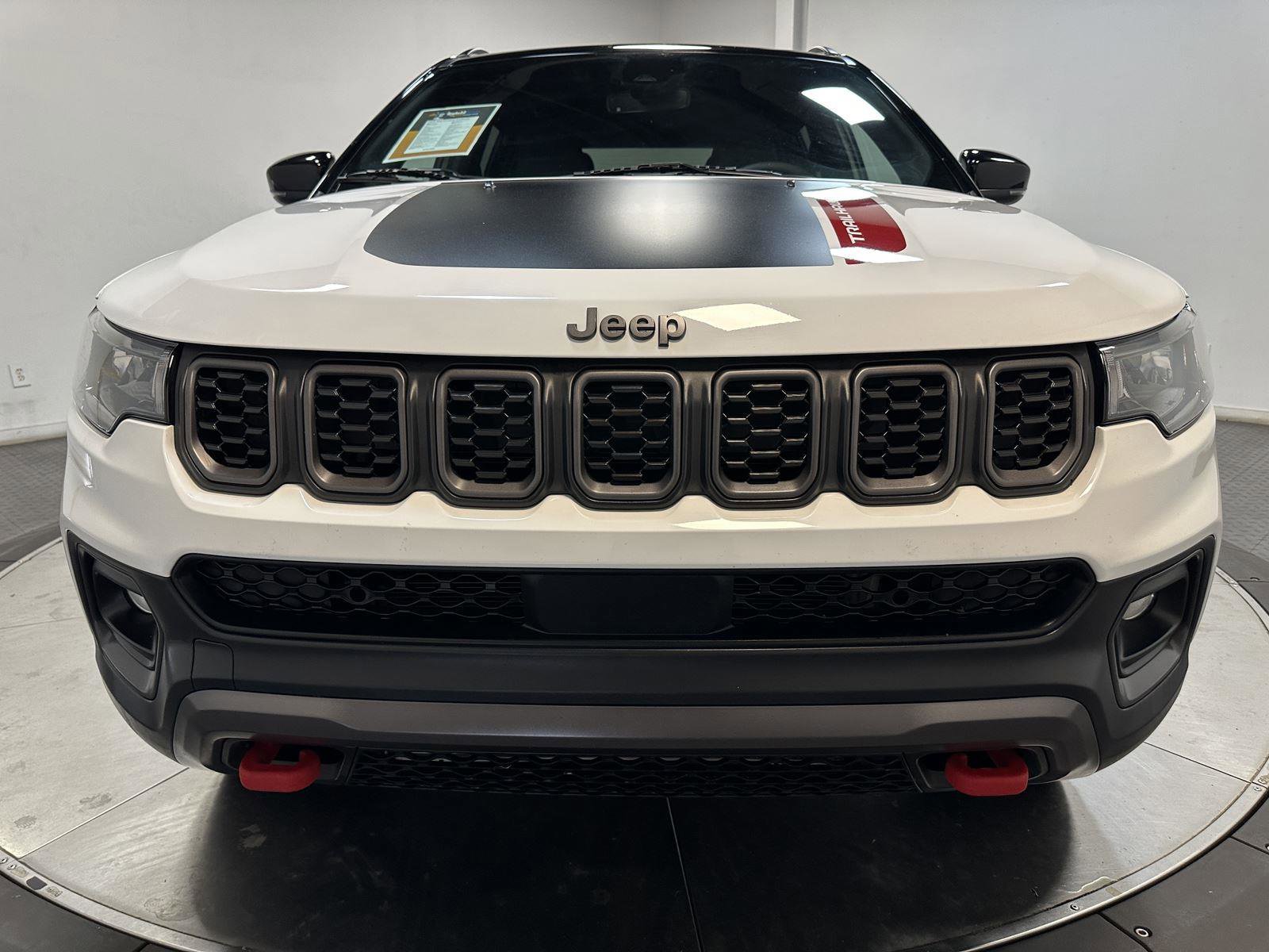 Used 2025 Jeep Compass Trailhawk AWD/4WD image 5