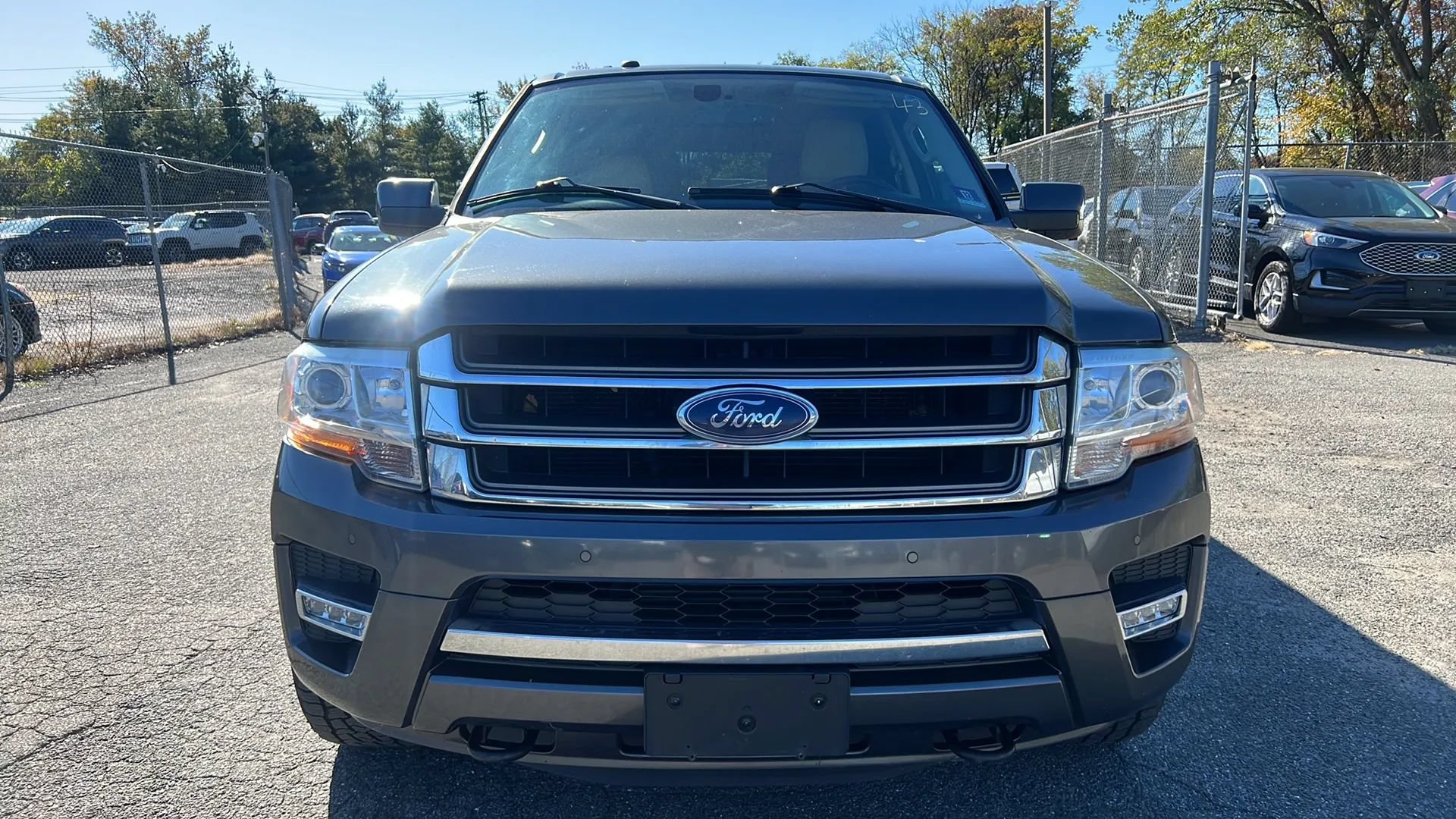Used 2017 Ford Expedition EL Limited w/ Equipment Group 301A AWD/4WD image 2
